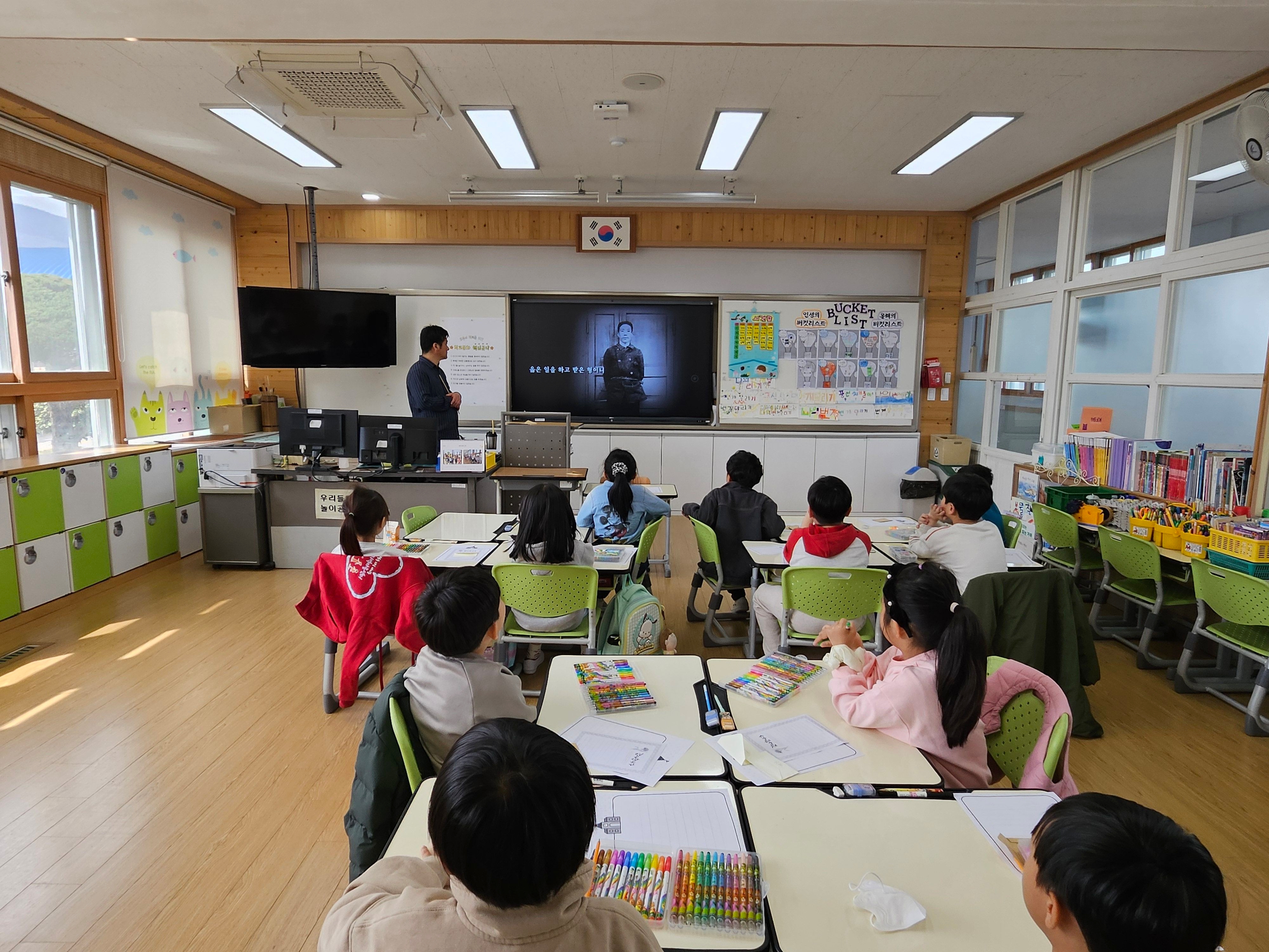 2학년 전체사진.jpg