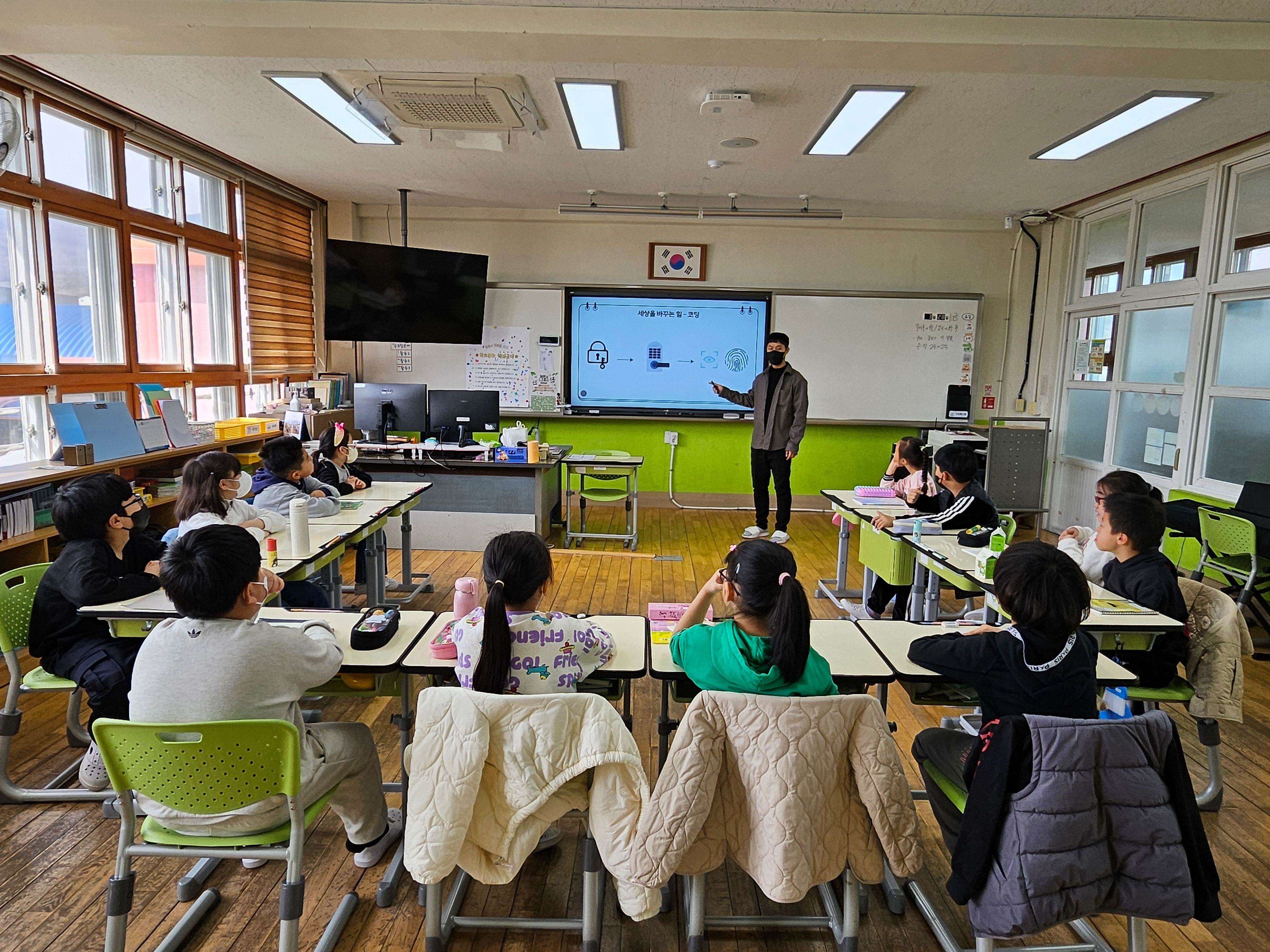 3학년 전체사진.jpg