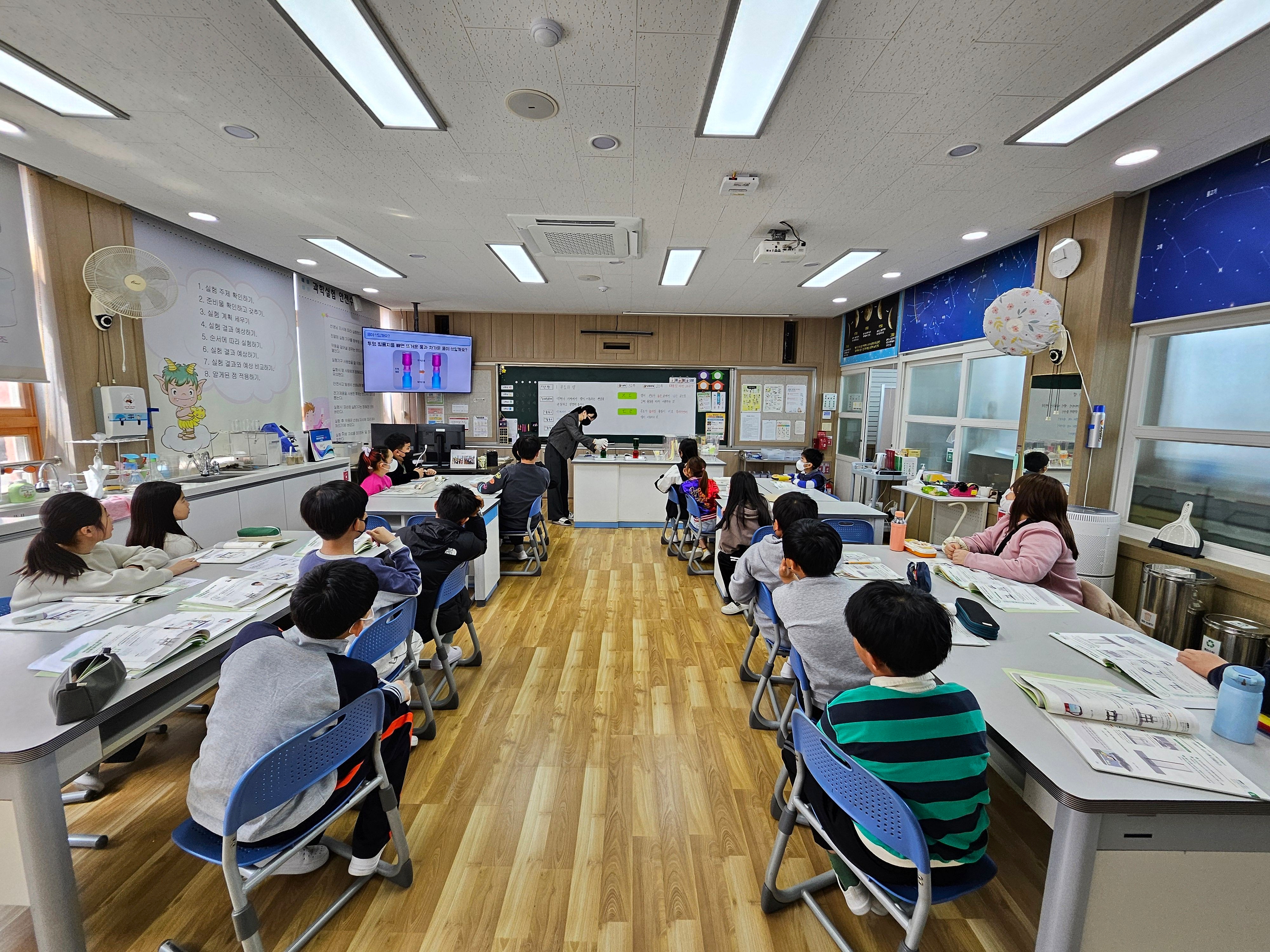 과학 전체사진(5학년).jpg